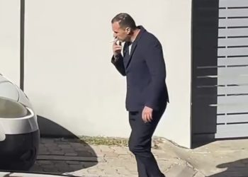 Kontrollet e SPAK/ Ilir Proda bëhet “tym”, shfaqet me cigare në dorë teksa del nga…
