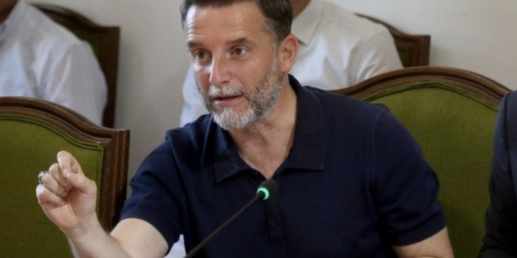 “Abuzim që të lë pa mend!”/ Braçe denoncon abuzimet me çmimet e…