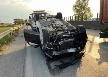 LAJM I FUNDIT/ Makina bëhet “copë-copë”, aksident tragjik në Tiranë, 15-vjeçari humb jetën, shoku i tij…