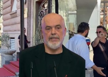 E kishte për Erion Braçen? Edi Rama “shkund” deputetët: e kur t’ju thonë legen e hajdut…