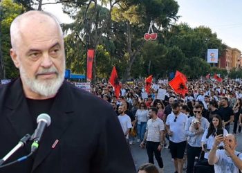 Kujt i del në krah? Ambasadori i Gjermanisë BEFASON me komentin për protestën e “Zvërnecit”…