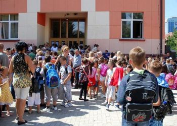 Viti i ri shkollor, rregulla të reja: Nxënësve u ndalohet…