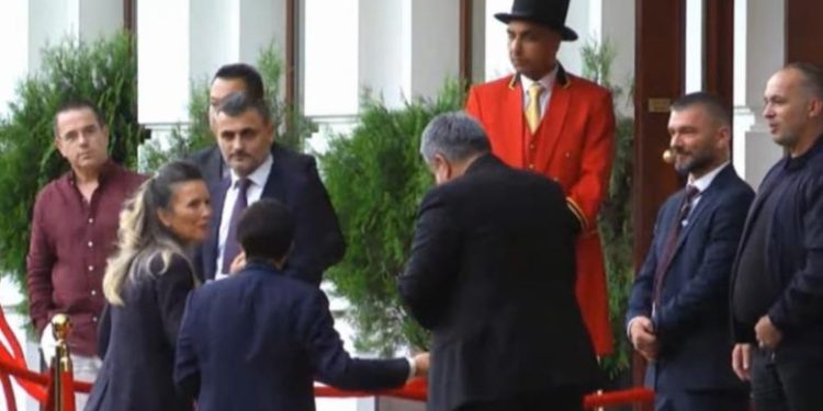 “Non Grata” lë jashtë Berishën/ Pritja e ambasadorit të ri amerikan, ja kush mori pjesë…