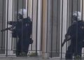 PËRSHKALLËZOHET PROTESTA/ Policia përdor për herë të parë armët, qëllohet me plumba gome