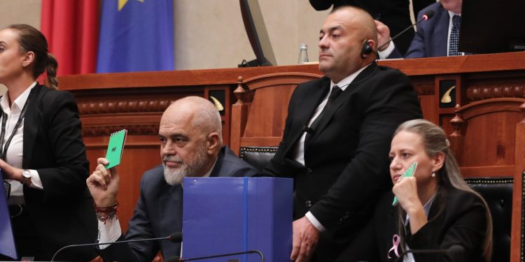 LAJM I FUNDIT: Reagon Rama pasi “shkriu” 15 bashki: Mos bëni “hesape…