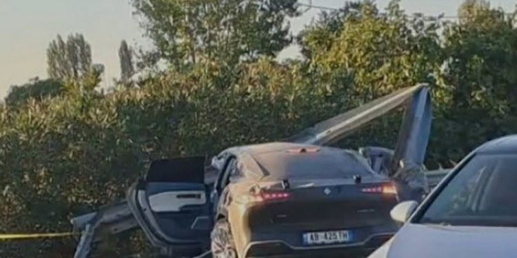 Aksident tragjik/ Kush është 22 vjeçari që vdes, ambulanca aksidentohet rrugës për te Ushtaraku
