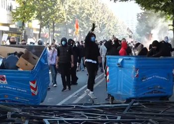 Arrestimet nuk i trembin studentët, nisin tensionet para Ministrisë, befason Policia…