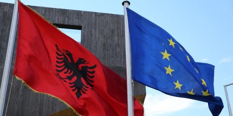 Studentët “luftë” në Tiranë/ Pas 24 orësh, Bashkimi Europian NDRYSHON qëndrim, çfarë thotë…