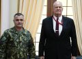 Asnjë reagim për protestën, Ambasadori Amerikan i shkon në zyrë Shefit të Shtabit/ Çfarë u diskutua…