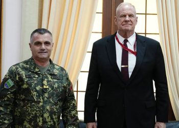 Asnjë reagim për protestën, Ambasadori Amerikan i shkon në zyrë Shefit të Shtabit/ Çfarë u diskutua…