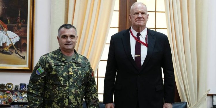 Asnjë reagim për protestën, Ambasadori Amerikan i shkon në zyrë Shefit të Shtabit/ Çfarë u diskutua…