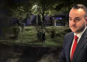 Protestuesit e hodhën në Lanë/ Klevis Balliu tregon çfarë i ndodhi: Pati incident! E organizuan qorrat…
