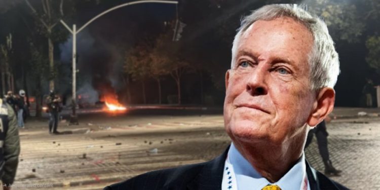 Jehonë në SHBA për protestat në Shqipëri! Kongresmeni Amerikan del me mesazh të fortë