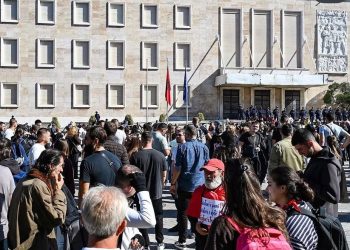 Protesta kundër Ramës/ Sindikata e Pedagogëve merr VENDIMIN EKSTREM, nga sot…