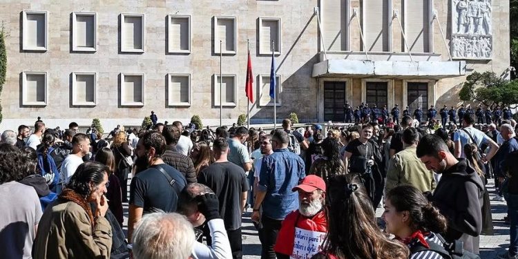 Protesta kundër Ramës/ Sindikata e Pedagogëve merr VENDIMIN EKSTREM, nga sot…