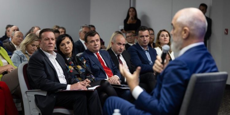 “Jam i tronditur”/ Mark Gjonaj tërhiqet nga Këshilli i Diasporës, i shkruan letër Edi Ramës: Jep dorëheqjen! Asnjë…
