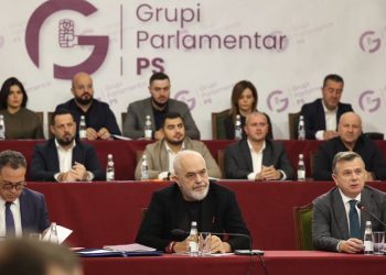 Mbledhja e Grupit të PS-së, deputeti socialist “nxjerr” diskutimet: Çfarë u tha në takim…
