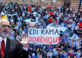 “Nuk tërhiqet!”/ Protesta sjell kaos në Tiranë, Edi Rama bën lëvizjen që tërheq vëmendjen…