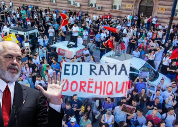 “Nuk tërhiqet!”/ Protesta sjell kaos në Tiranë, Edi Rama bën lëvizjen që tërheq vëmendjen…