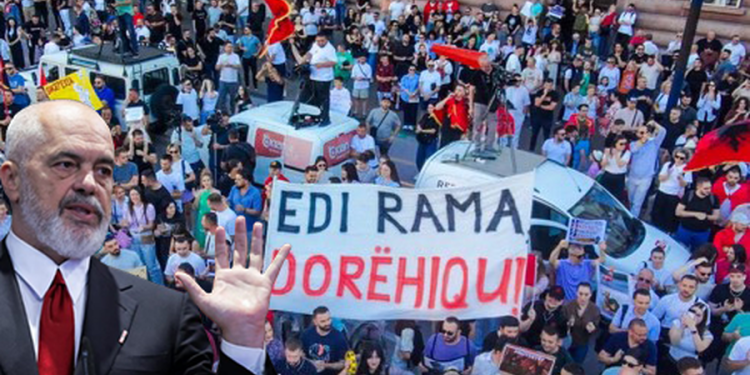 “Nuk tërhiqet!”/ Protesta sjell kaos në Tiranë, Edi Rama bën lëvizjen që tërheq vëmendjen…