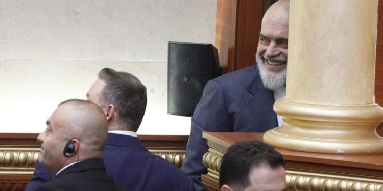 Miratohet Reforma Territoriale! Balluku vjen në Kuvend, Braçe i befason të gjithë me votën…