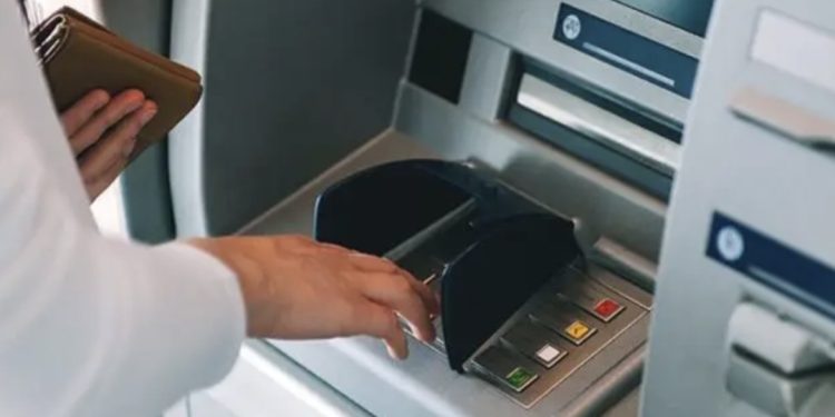 1 milionë llogari bankare në Shqipëri kanë pothuajse 0 lekë brenda!