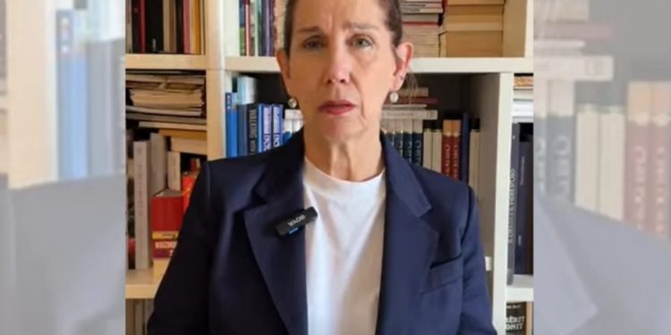 Tensionet në protestë, BEFASON me reagimin ministrja e Arsimit, Mirela Kumbaro