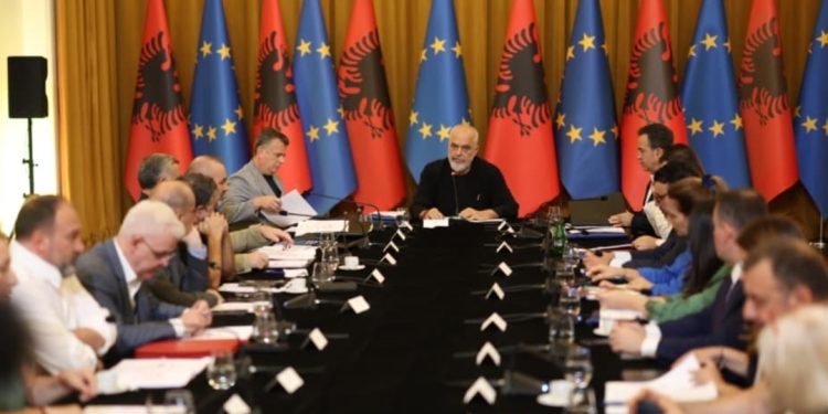 I kërkoi Ramës të hapë rrugën, Spiropali nuk shkon në mbledhjen e Grupit të PS! Ja “porosia” e kryeministrit