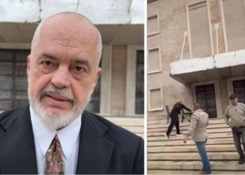VIDEO/ Karriget e dialogut sërish në tokë, Rama tallet me gjestin: “Pedagogët” erdhën…