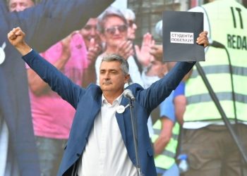 E bujshme/ Kush është “profesori” që rrëzoi Vuçiç pas 14 vitesh në pushtet