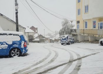 Dimri vjen para kohe! LAJM I FUNDIT: Bie dëbora e parë në Shqipëri, në qytetin…