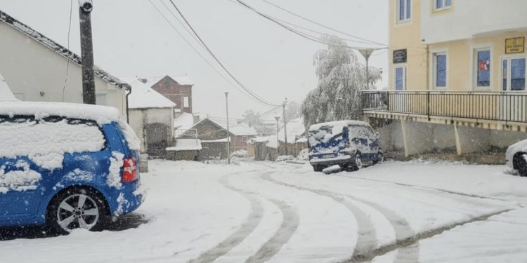 Dimri vjen para kohe! LAJM I FUNDIT: Bie dëbora e parë në Shqipëri, në qytetin…