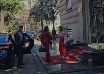 Ambasadorja e BE-së takon Ballën në Kuvend, çfarë u diskutua…
