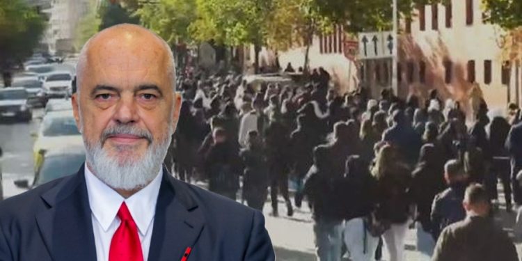 Lajmi i Fundit/ Protesta e “zj*rrtë” në Tiranë! Rama takim urgjent me ministrat, sapo merr këtë VENDIM!